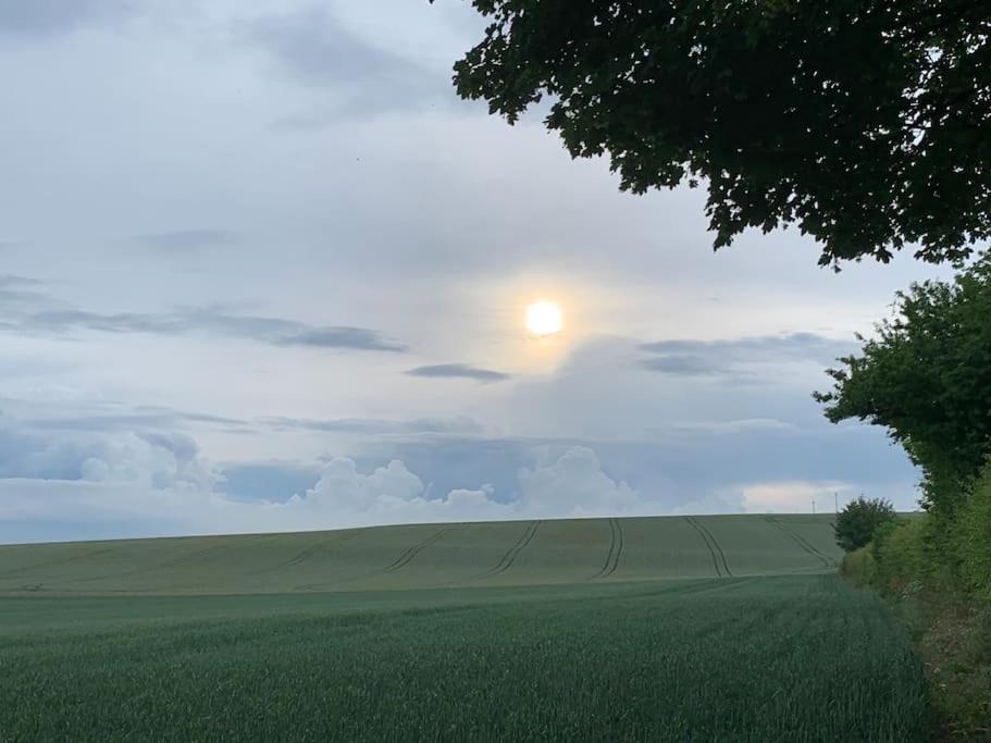 Romantic Shepherds Hut With Stunning Sunsets Hollingbourne Zewnętrze zdjęcie