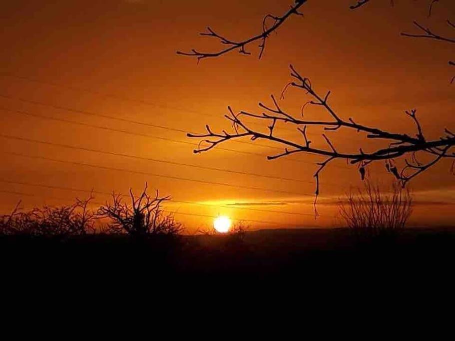 Romantic Shepherds Hut With Stunning Sunsets Hollingbourne Zewnętrze zdjęcie