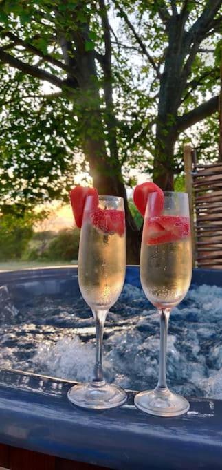 Romantic Shepherds Hut With Stunning Sunsets Hollingbourne Zewnętrze zdjęcie