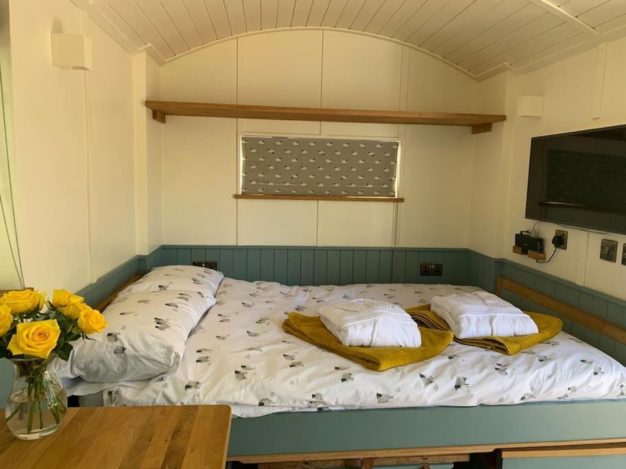 Romantic Shepherds Hut With Stunning Sunsets Hollingbourne Zewnętrze zdjęcie
